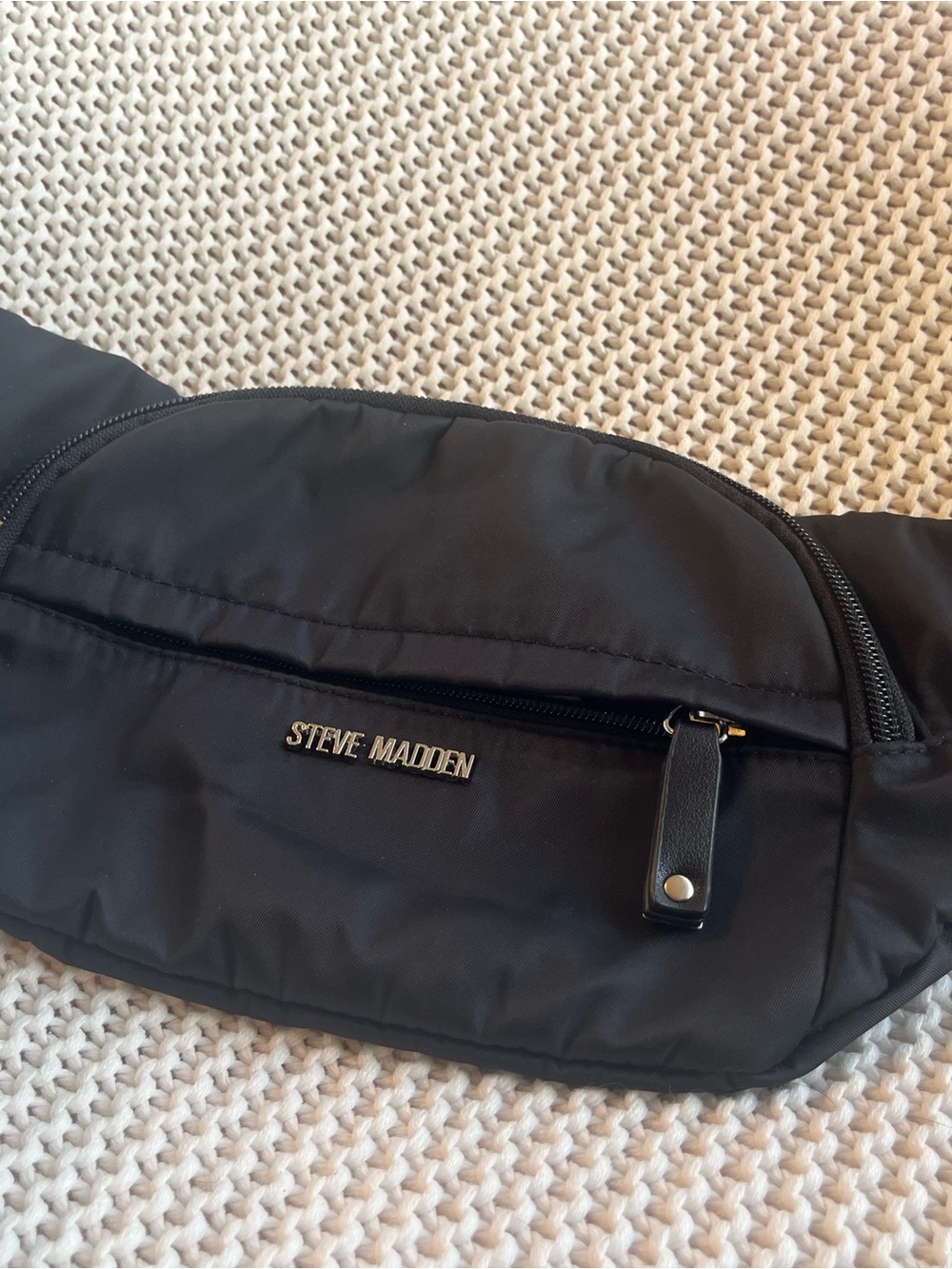 Steve Madden Black Nylon Men’s Belt Bag with Metal Logo